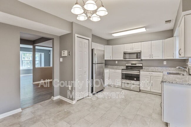 Building Photo - 6044 Sirenia Pl