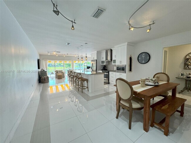 Building Photo - 7002 Holly Rd