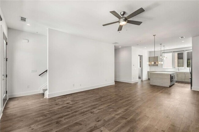 Building Photo - 1225 Chelsea Cir NW