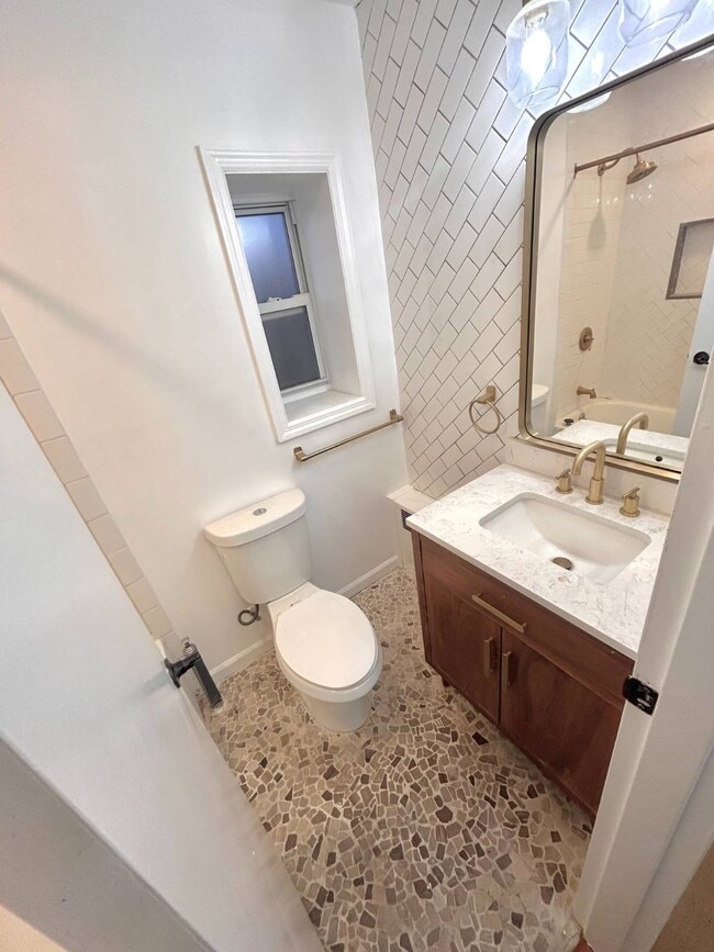 Building Photo - 1316 East 100th Street