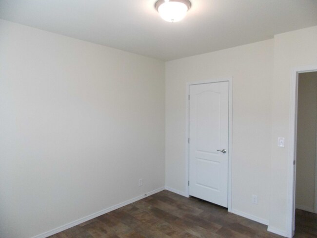 Building Photo - 302 W El Paso Ave