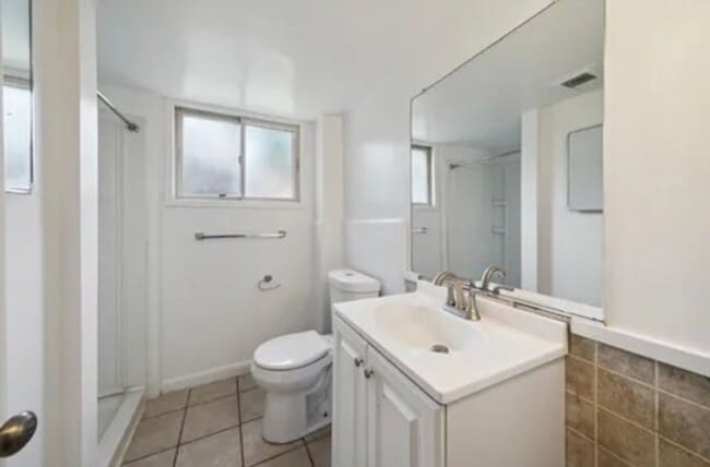 Building Photo - 4 Bedrooms 2 Bathroom