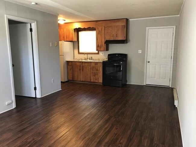 Building Photo - 516 E Charles St