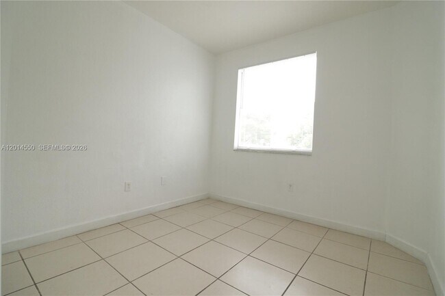 Building Photo - 1568 SE 26th St