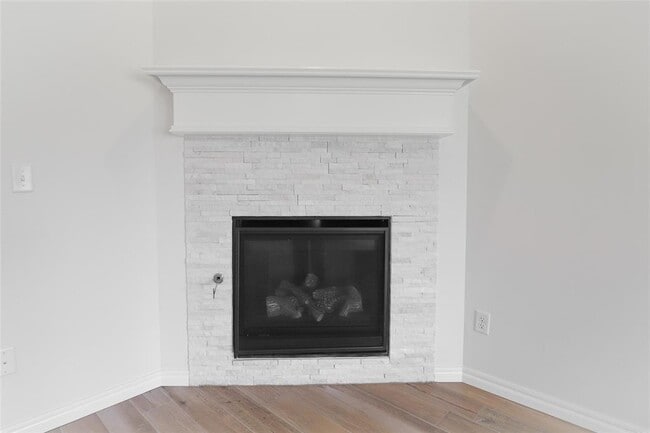 Building Photo - 8201 Mountain Oak Dr