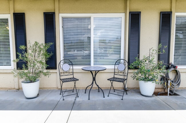 Building Photo - 901 Carlson Dr