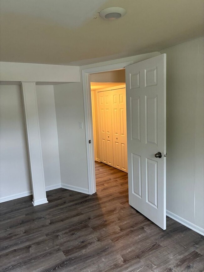 Building Photo - Spacious Updated 4 Bed 2 Bath with Garage Parking
