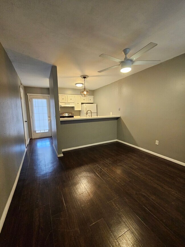 Building Photo - (2) Bed/(2) Bath with View of OU Golf Course in Cardinal Creek AVAIL NOW!