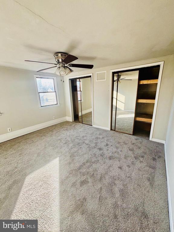 Building Photo - 243 Hall St