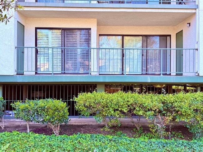 Building Photo - Best Value in Irvine!