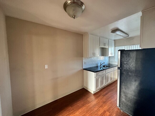 Interior Photo - 346 - 300 Dunster Dr