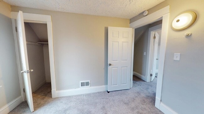 Building Photo - Stockyards Area - 2 Bedrooms - Single Fami...
