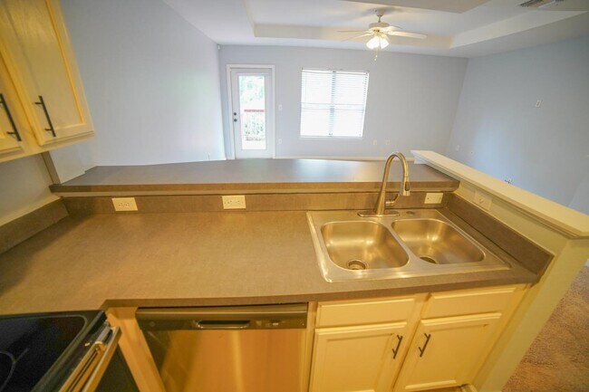 Building Photo - 741 White Dr