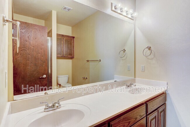 Building Photo - 1726 W Palm Pl