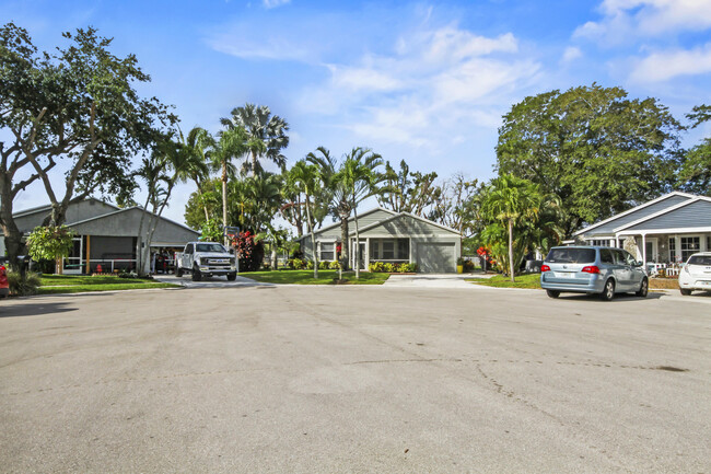 Building Photo - 9145 Beverly Ct