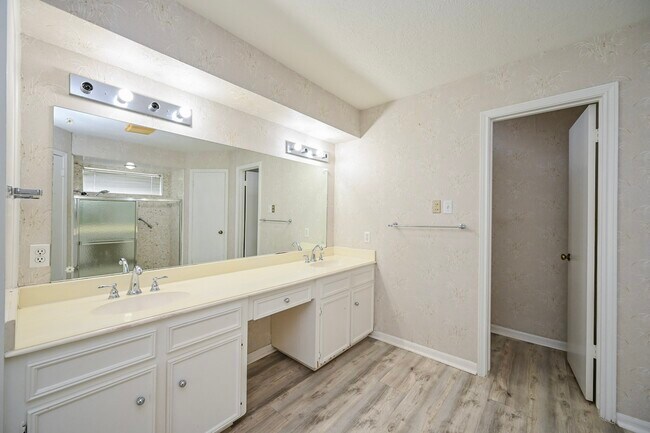 Building Photo - 7735 Quail Meadow Dr