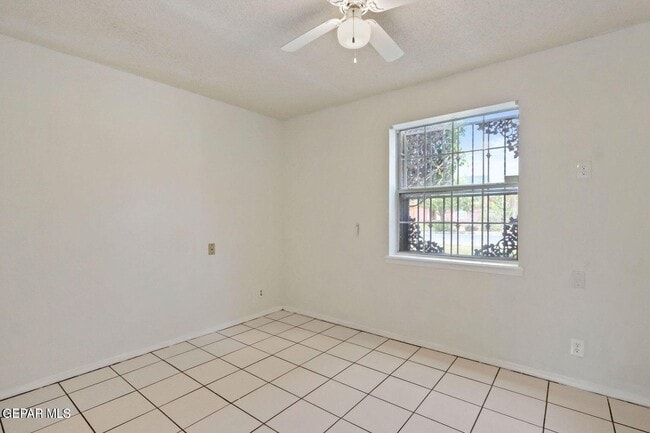 Building Photo - 12072 Autumn Gate Dr