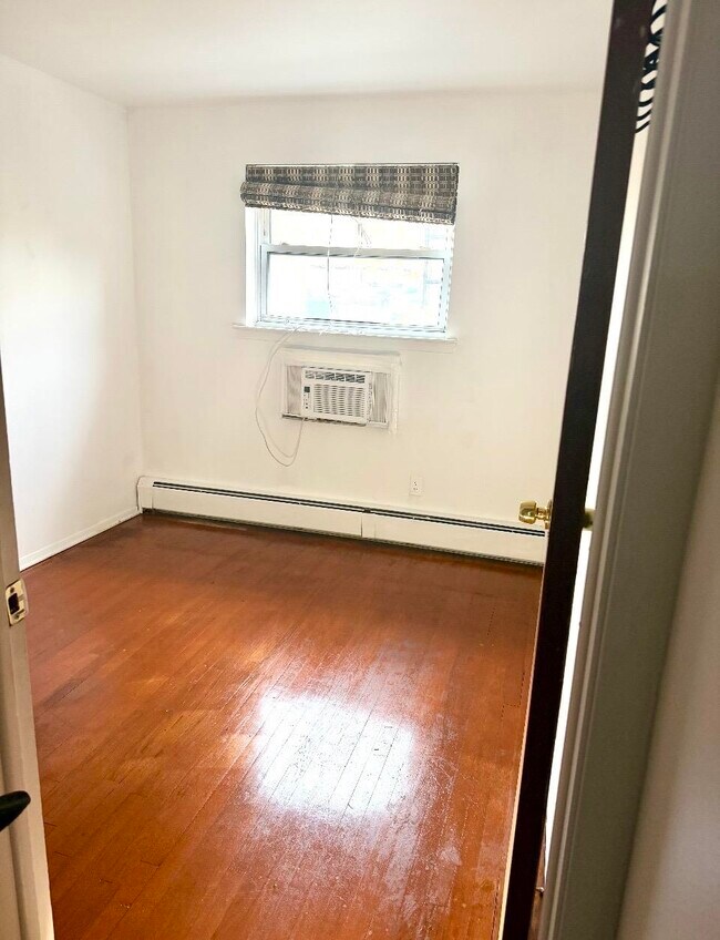 Building Photo - 24 Sunset Ave