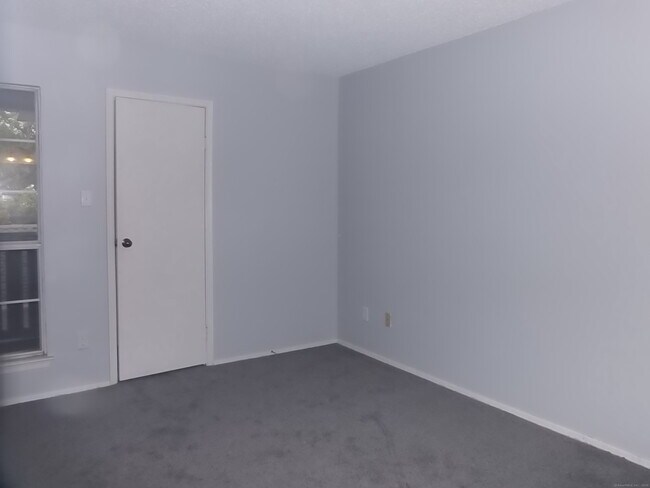 Building Photo - 110 Leafwood Ln