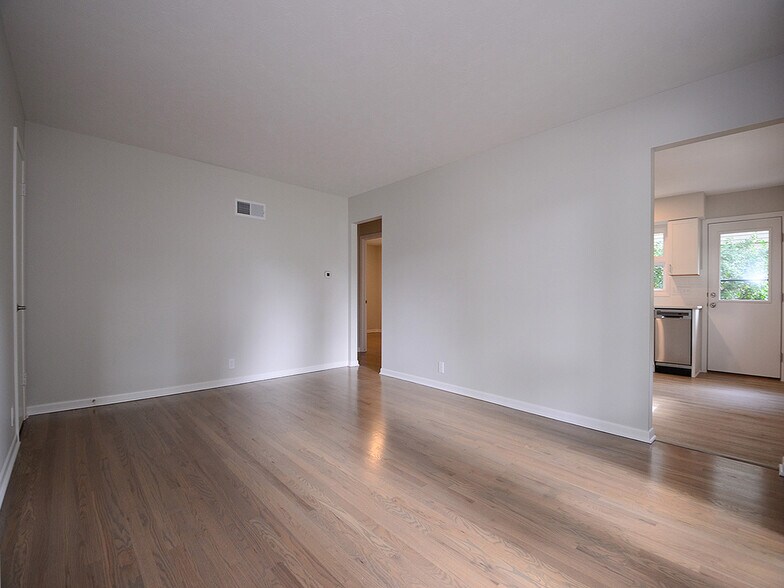 Building Photo - 3334 S 82nd St