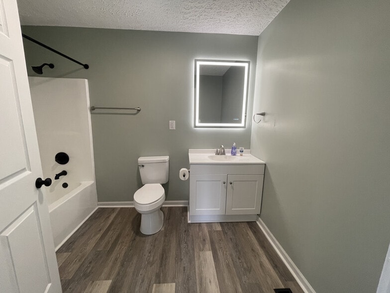 Building Photo - 101 Gibbons St