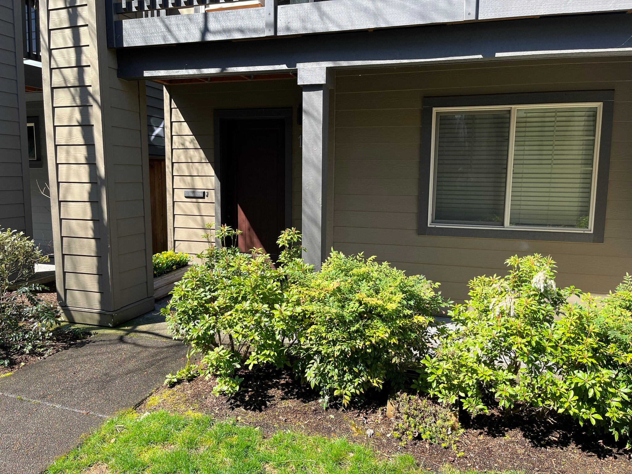 Front entry - 14260 SW Compass Dr