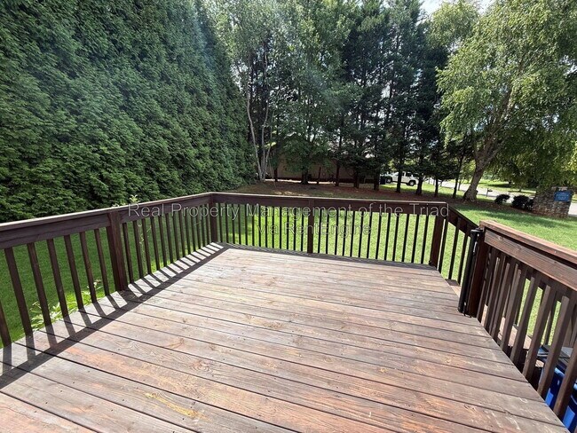 Building Photo - 2740 Bridgeport Dr