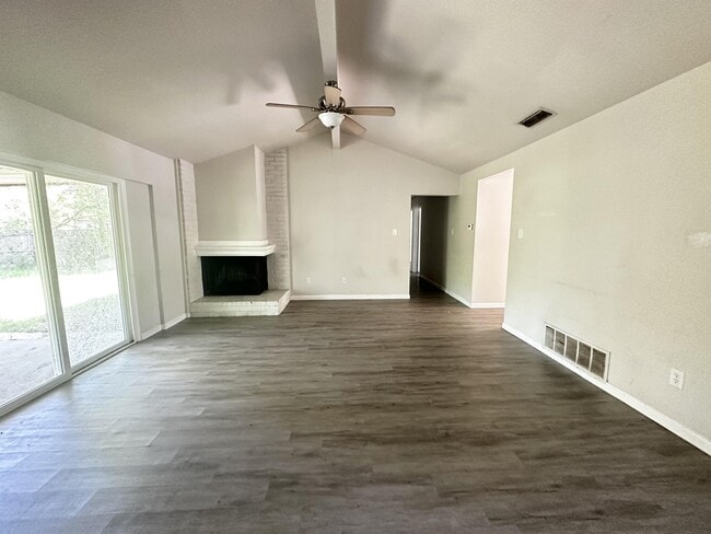 Building Photo - 1554 Willowbrook St