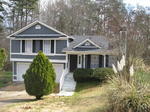 Building Photo - Awesome Split-Level In Kid-Friendly Neighb...