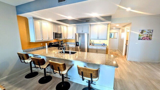 Building Photo - Annual Turnkey 3/3 penthouse on waterfront in Osprey