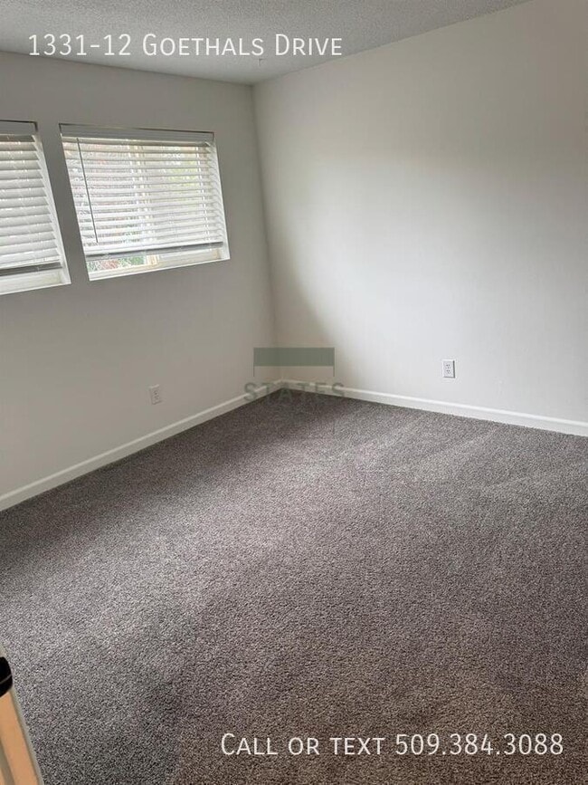 Building Photo - 1331 Goethals Dr