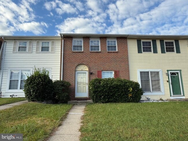 Primary Photo - 34 King Charles Cir