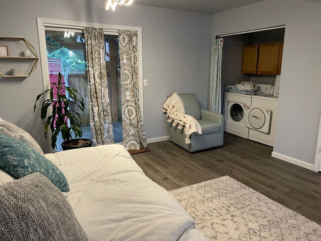 Building Photo - Fully Furnished 1Bedroom in Bothell...