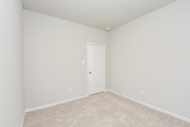 Building Photo - 14042 Chinook Dr