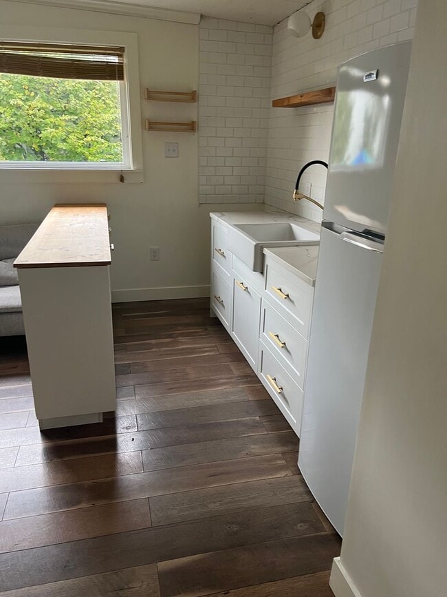 Building Photo - Convenient Location 1 Bed, 1 Bath in Belli...