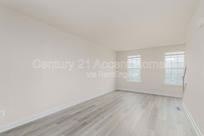 Building Photo - 14020 Sunrise Valley Dr