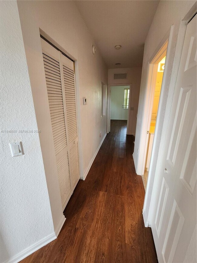 Building Photo - 2762 SW 85th Ave