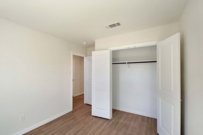 Building Photo - 2915 Bourland St