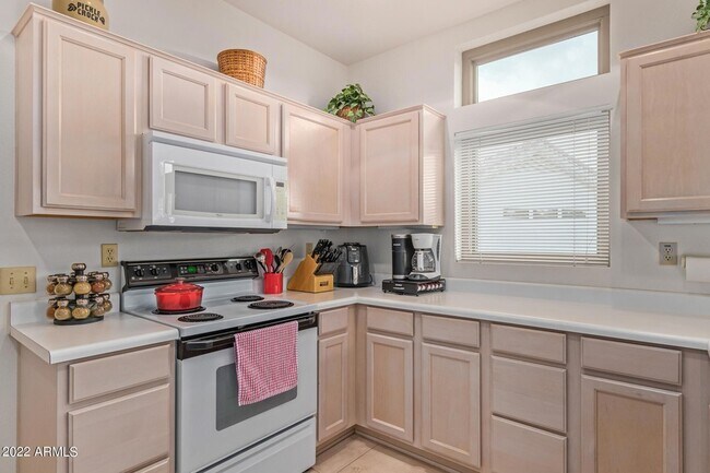 Building Photo - 14113 W Robertson Dr