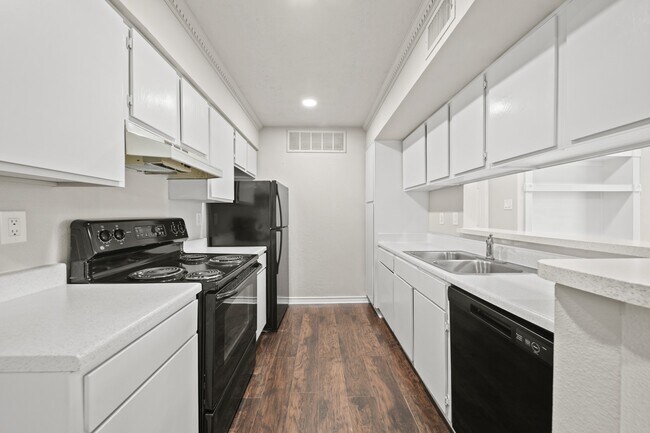 Building Photo - 12905 Woodforest Blvd