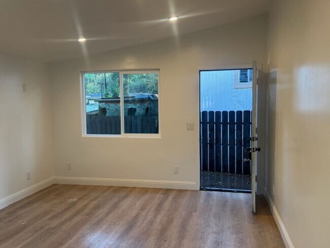 Building Photo - Cachagua (18800)