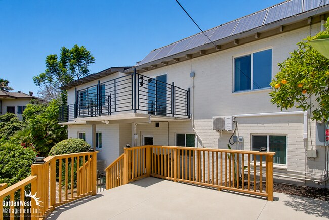 Building Photo - Stylishly Updated 3Bdm 2Ba Main Home in San Diego - MI Special!