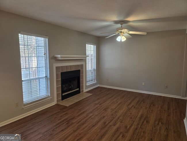 Building Photo - 102 Towne Pk Dr