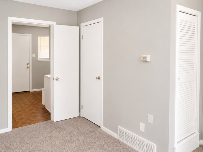 Building Photo - Spacious 2 Bed / 1.5 Bath Apartment at Raleigh Pines