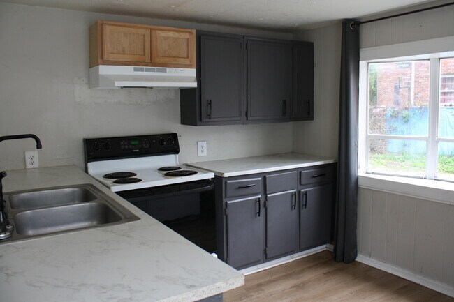Building Photo - 103 Rice Ct