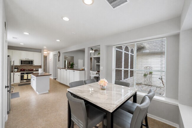 Building Photo - 6 W Prairie Dawn Cir