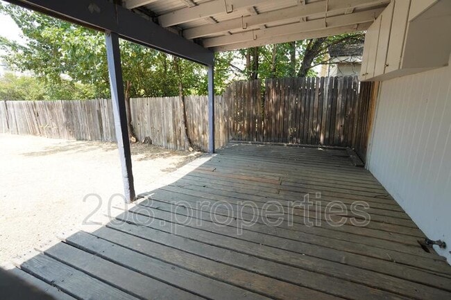 Building Photo - 1229 S Lincoln Ave