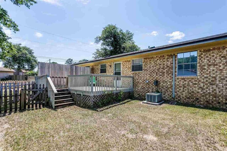 Building Photo - 4800 Tradewinds Dr