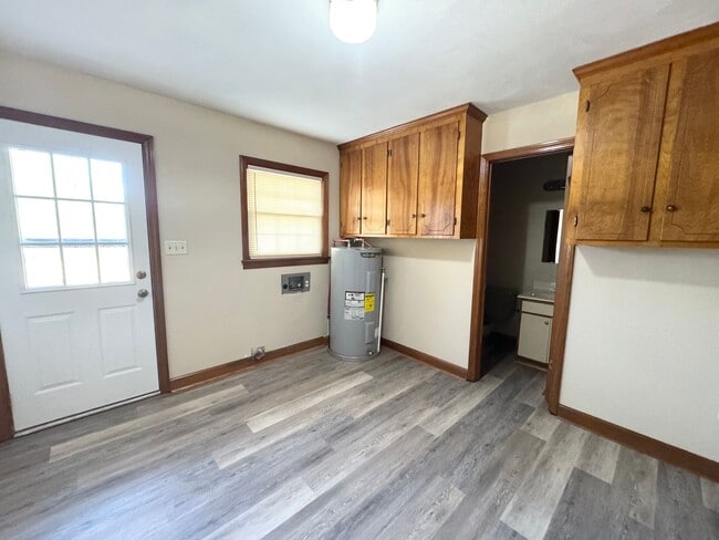 Building Photo - 108 Seymour Dr