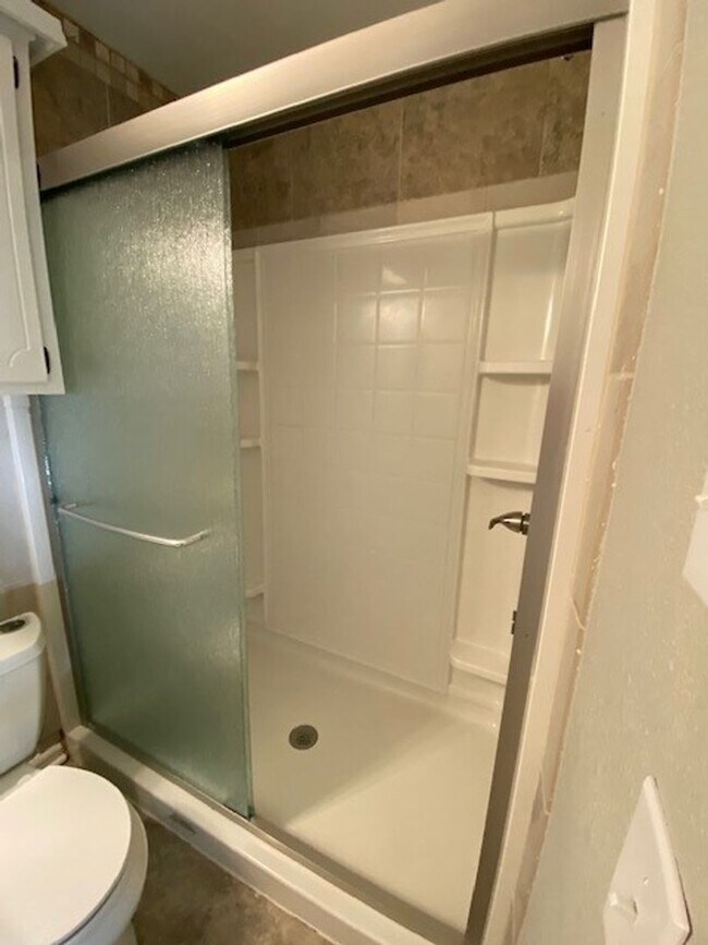 Building Photo - 4 Bed, 2 Bath Corner Lot in Broken Arrow!